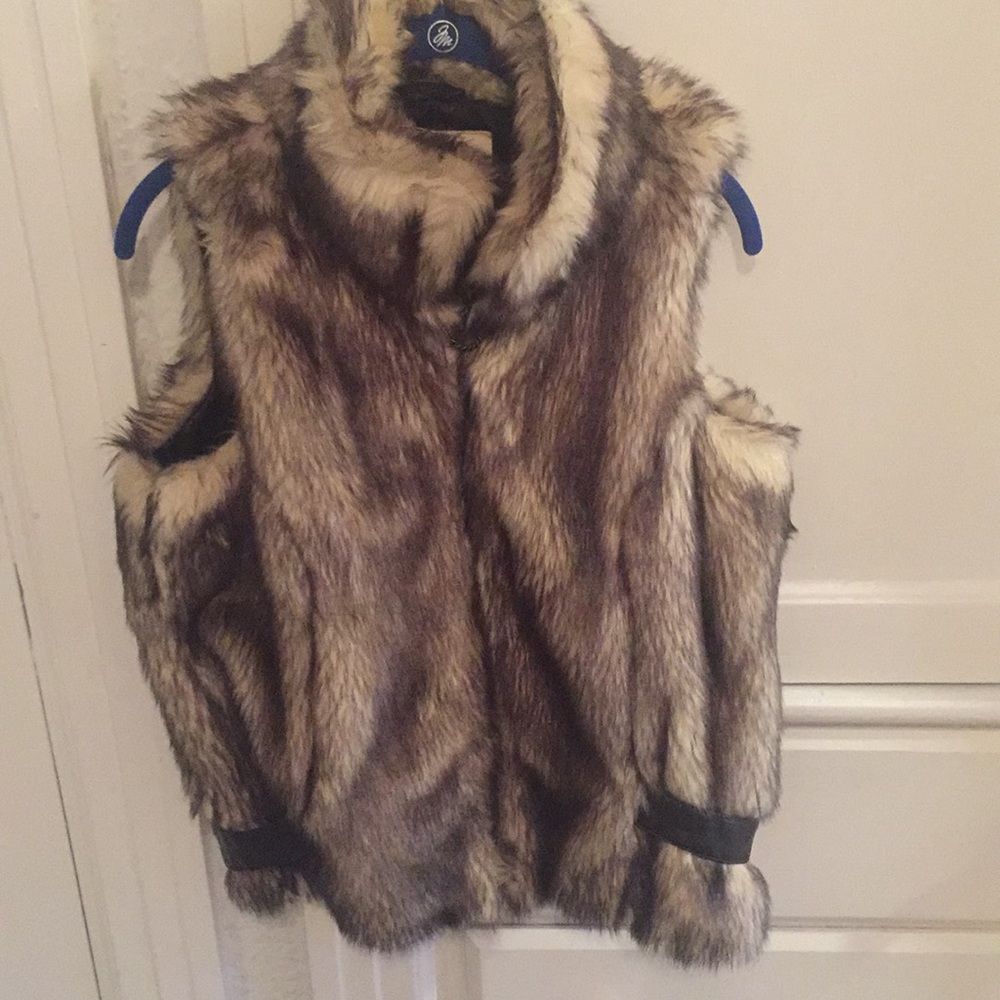 Women’s faux fur vest